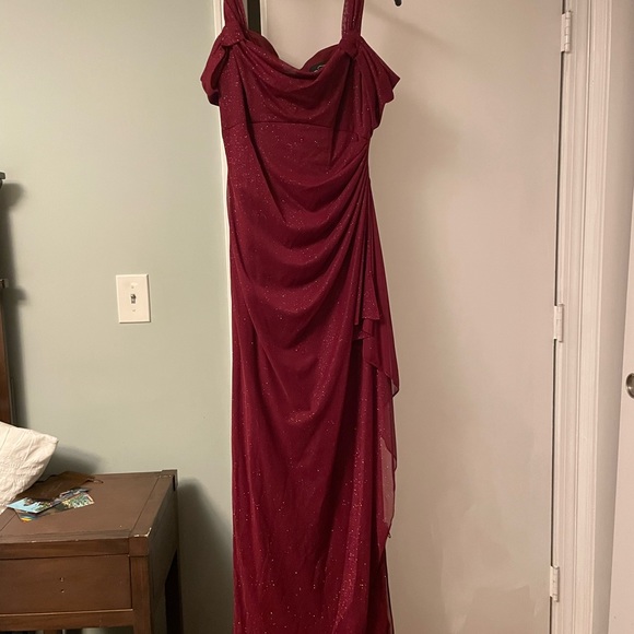 Glitter Mesh Square Neck Cold Shoulder Cap Sleeve Side Slit Ruched Gown - Picture 3 of 4